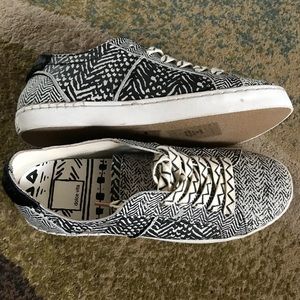 NWOB new Dolce Vita tribal sneakers/casual flats